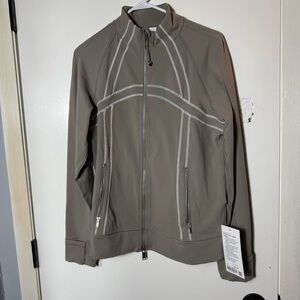 Lululemon Define Track Jacket
*Luon color WSHG/WHT
